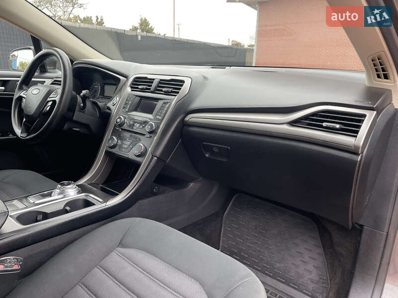 Седан Ford Fusion 2017 в Одесі