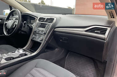 Седан Ford Fusion 2017 в 