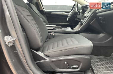 Седан Ford Fusion 2017 в 