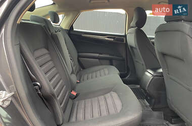 Седан Ford Fusion 2017 в 