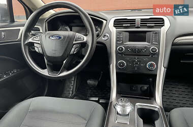 Седан Ford Fusion 2017 в 