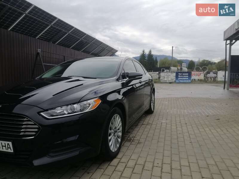 Седан Ford Fusion 2014 в Верховине