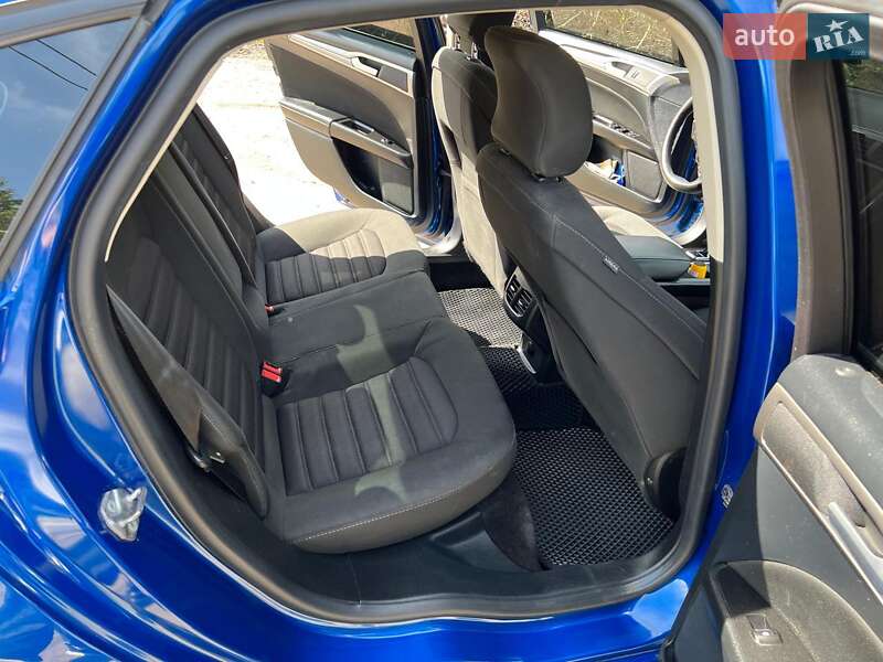 Седан Ford Fusion 2018 в Золочеві
