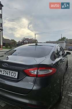Седан Ford Fusion 2015 в 