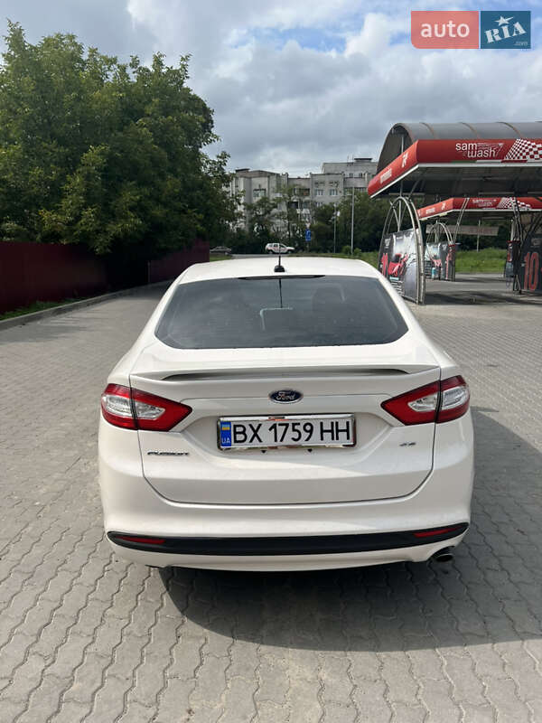 Седан Ford Fusion 2014 в Львові