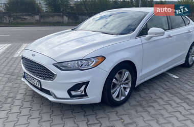 Седан Ford Fusion 2019 в 