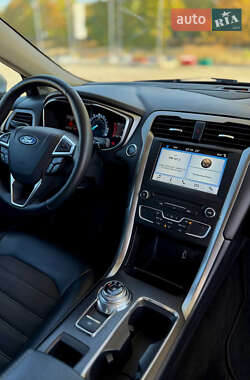 Седан Ford Fusion 2017 в 