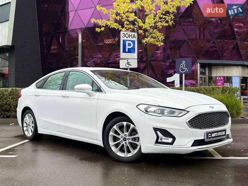 Седан Ford Fusion 2019 в 