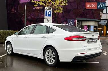 Седан Ford Fusion 2019 в 
