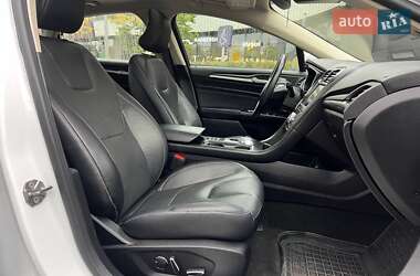 Седан Ford Fusion 2019 в 