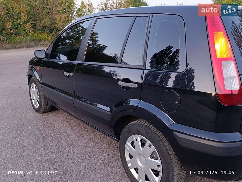 Хэтчбек Ford Fusion 2005 в Радомышле