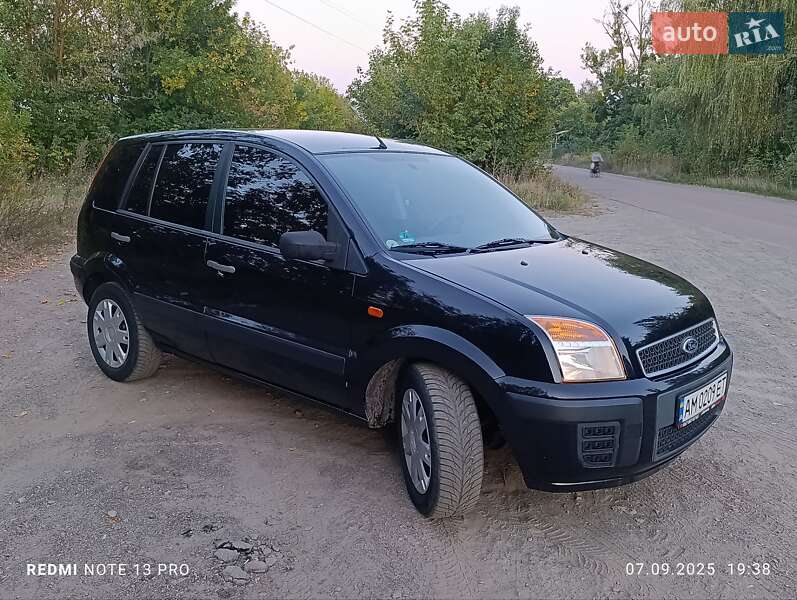 Хэтчбек Ford Fusion 2005 в Радомышле
