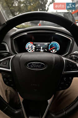 Седан Ford Fusion 2014 в 