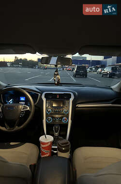 Седан Ford Fusion 2013 в 