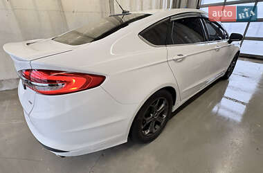 Седан Ford Fusion 2018 в 