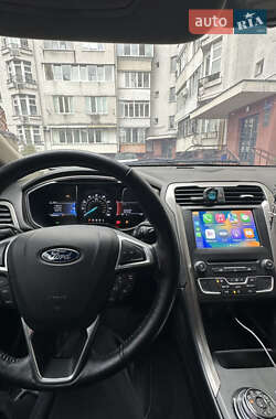 Седан Ford Fusion 2016 в 