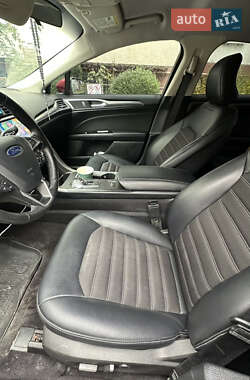 Седан Ford Fusion 2016 в 