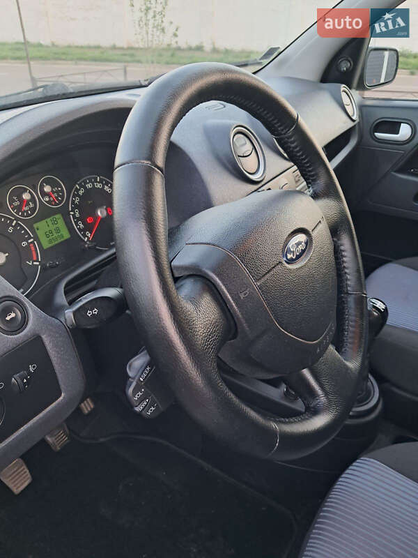 Хэтчбек Ford Fusion 2006 в Прилуках