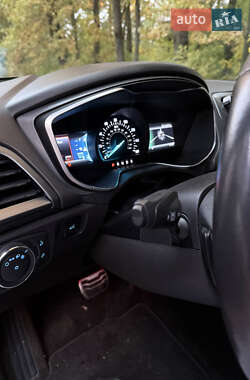 Седан Ford Fusion 2015 в 
