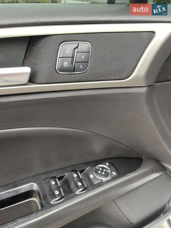 Седан Ford Fusion 2014 в Одесі