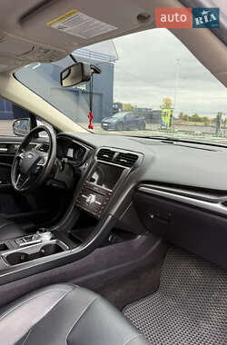 Седан Ford Fusion 2018 в 