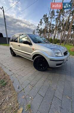 Хэтчбек Ford Fusion 2004 в 