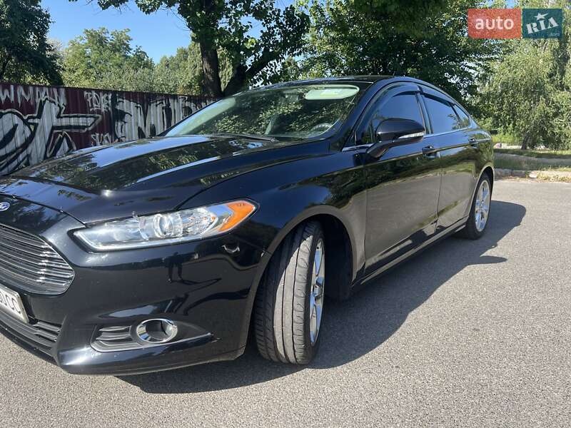 Седан Ford Fusion 2016 в  фото Седан Ford Fusion 2016 в
