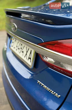 Седан Ford Fusion 2016 в 