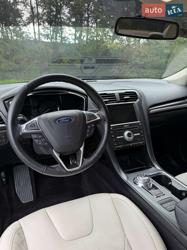Седан Ford Fusion 2016 в Львові