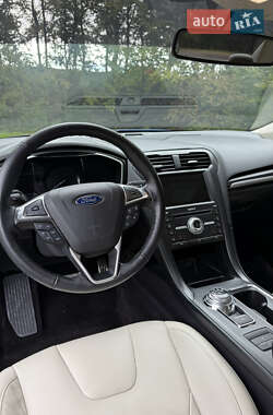 Седан Ford Fusion 2016 в 