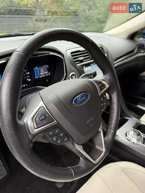 Седан Ford Fusion 2016 в Львові