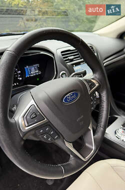 Седан Ford Fusion 2016 в 