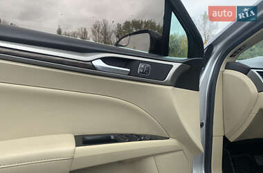 Седан Ford Fusion 2013 в 