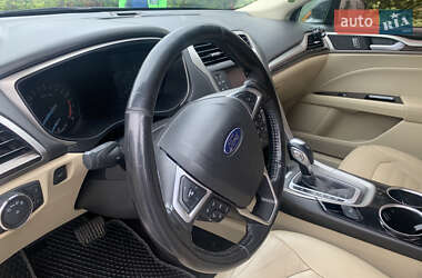 Седан Ford Fusion 2013 в 