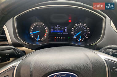 Седан Ford Fusion 2013 в 