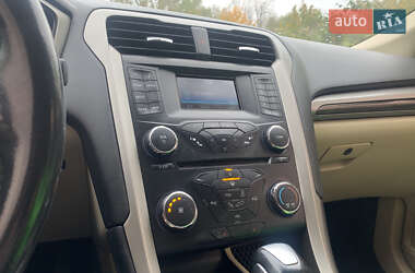 Седан Ford Fusion 2013 в 