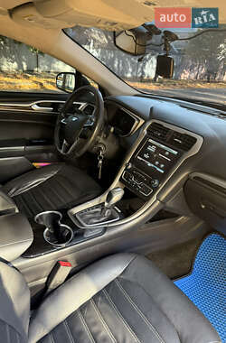 Седан Ford Fusion 2016 в 
