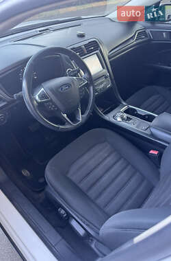 Седан Ford Fusion 2017 в 