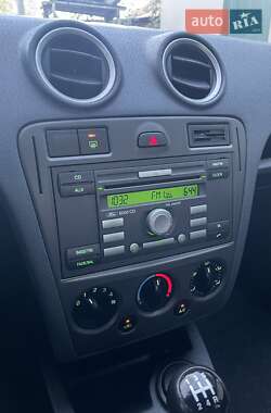 Хетчбек Ford Fusion 2008 в 