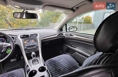 Седан Ford Fusion 2013 в 
