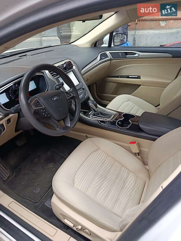 Седан Ford Fusion 2015 в Львове