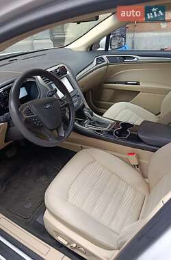 Седан Ford Fusion 2015 в 