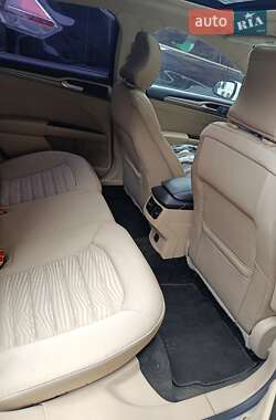 Седан Ford Fusion 2015 в 