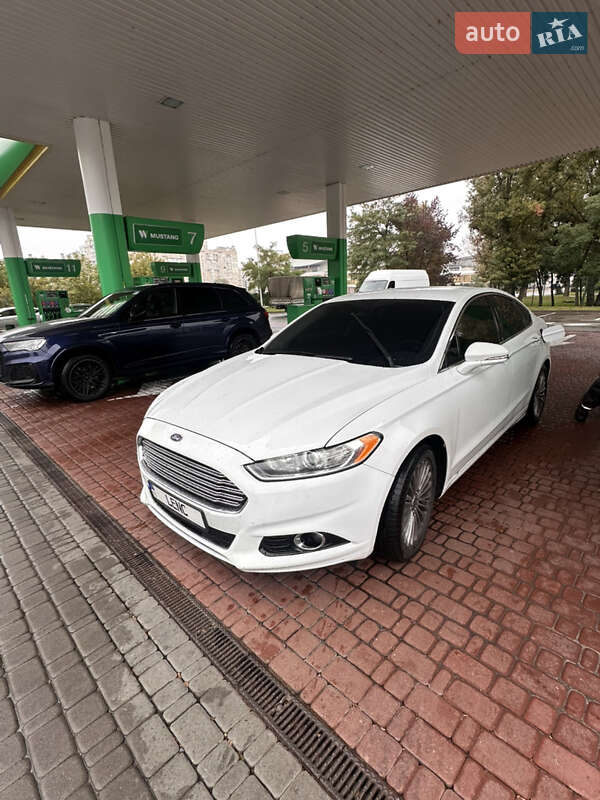 Седан Ford Fusion 2015 в 