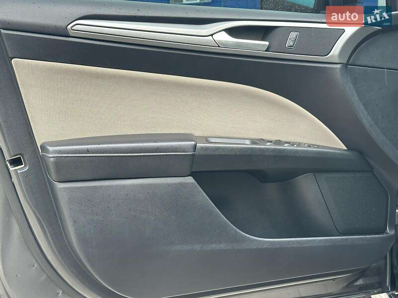 Седан Ford Fusion 2019 в Одесі