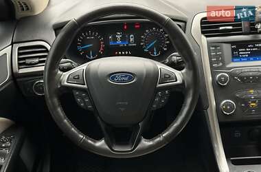 Седан Ford Fusion 2019 в 