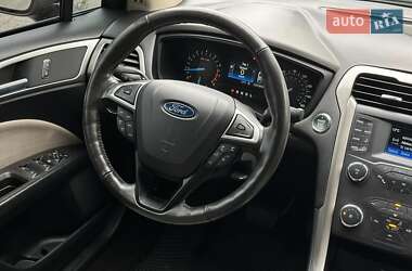 Седан Ford Fusion 2019 в 