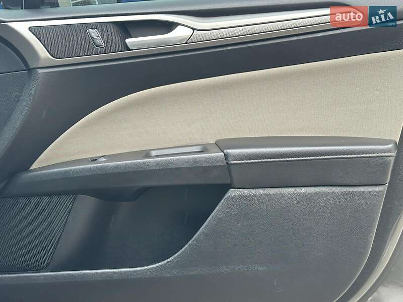 Седан Ford Fusion 2019 в Одесі