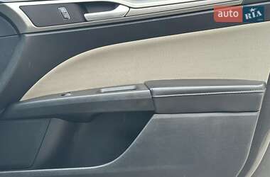 Седан Ford Fusion 2019 в 