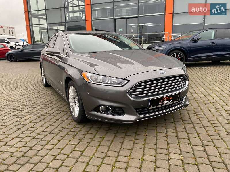 Седан Ford Fusion 2013 в 